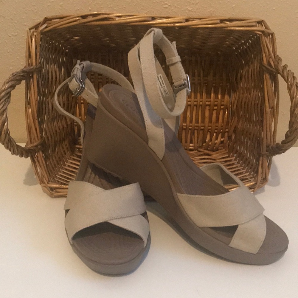 Women’s Croc’s wedge sandal.